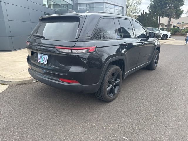 Used 2025 Jeep Grand Cherokee Altitude image 3