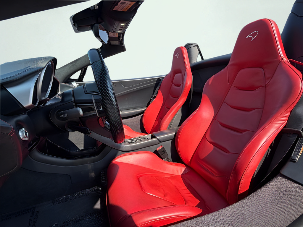 Used 2015 McLaren 650S Spider RWD image 18