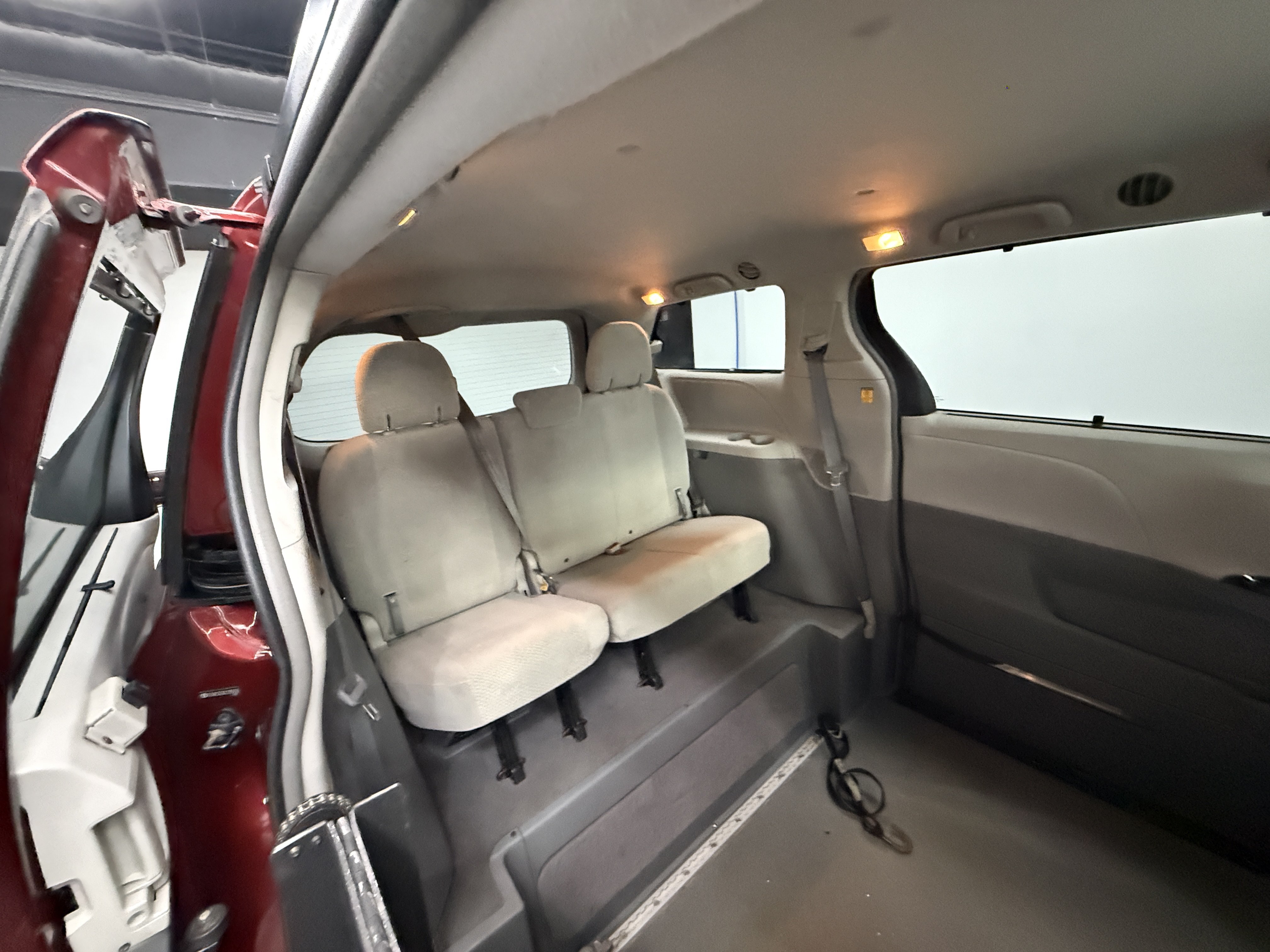 Used 2012 Toyota Sienna LE FWD image 20