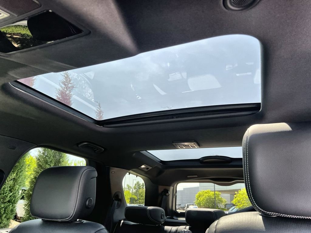 Used 2025 Land Rover Discovery S image 20