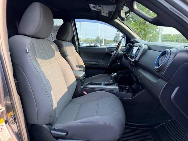 Used 2016 Toyota Tacoma TRD Sport AWD/4WD image 18