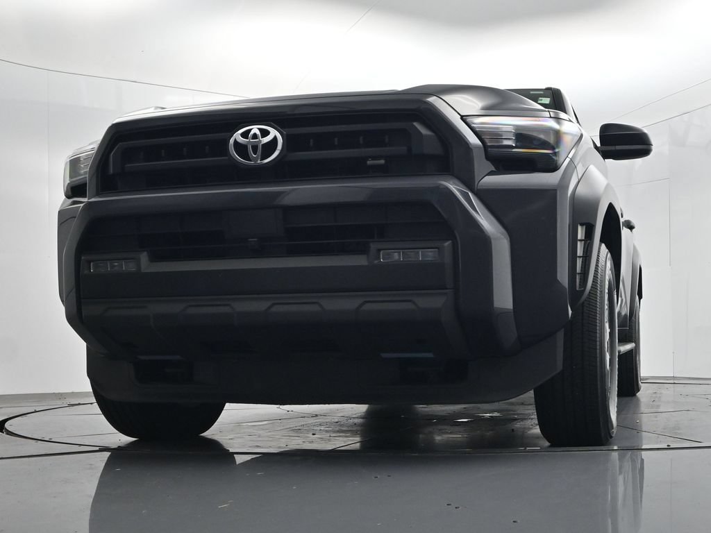 Used 2025 Toyota 4Runner SR5 AWD/4WD image 38