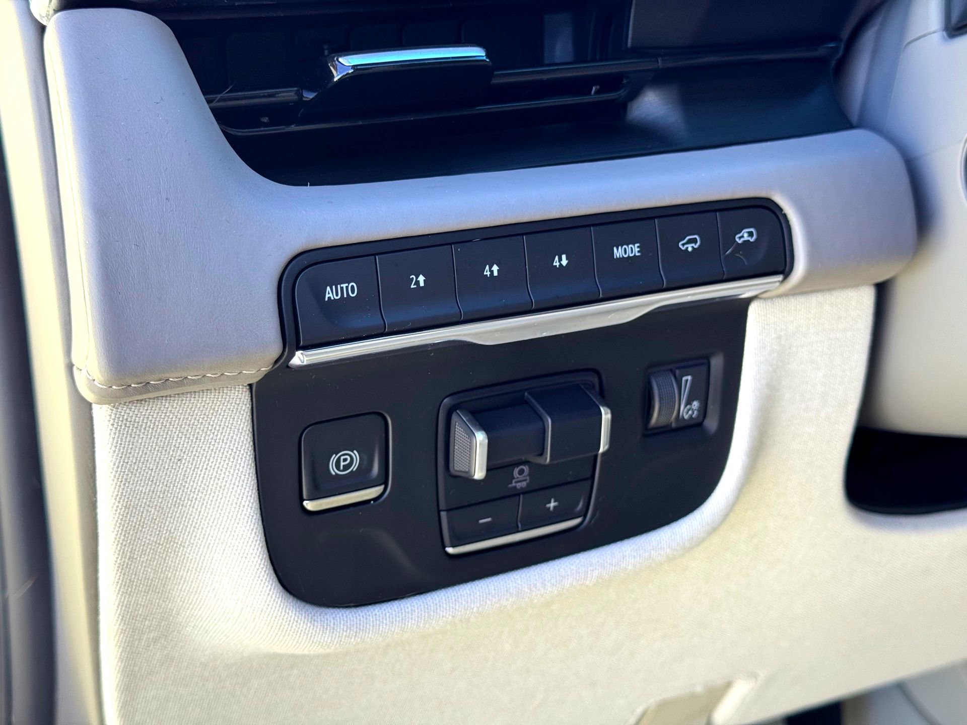 Used 2023 Cadillac Escalade Sport Platinum w/ Heavy-Duty Trailer Package image 17