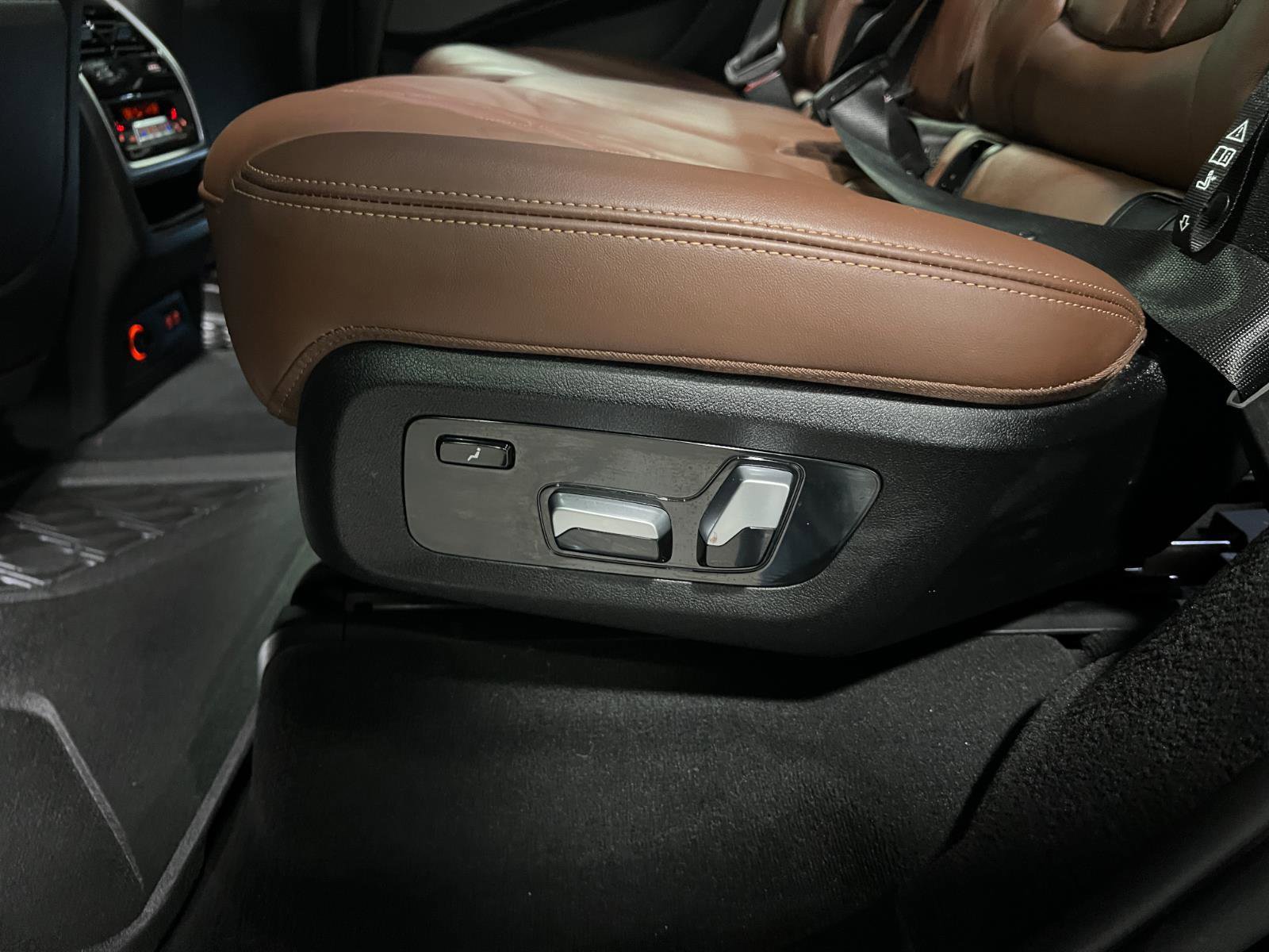 Used 2021 BMW X7 xDrive40i w/ M Sport Package image 36