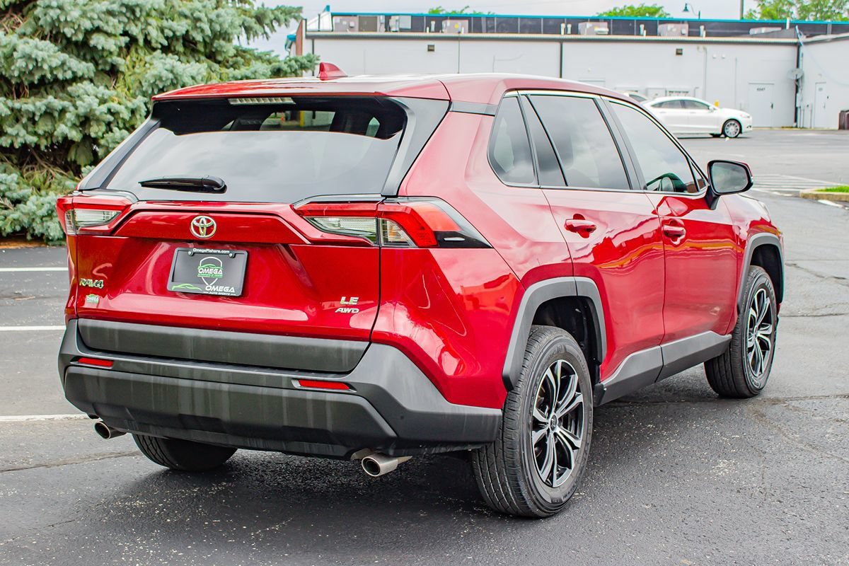 Used 2022 Toyota RAV4 LE AWD/4WD image 9