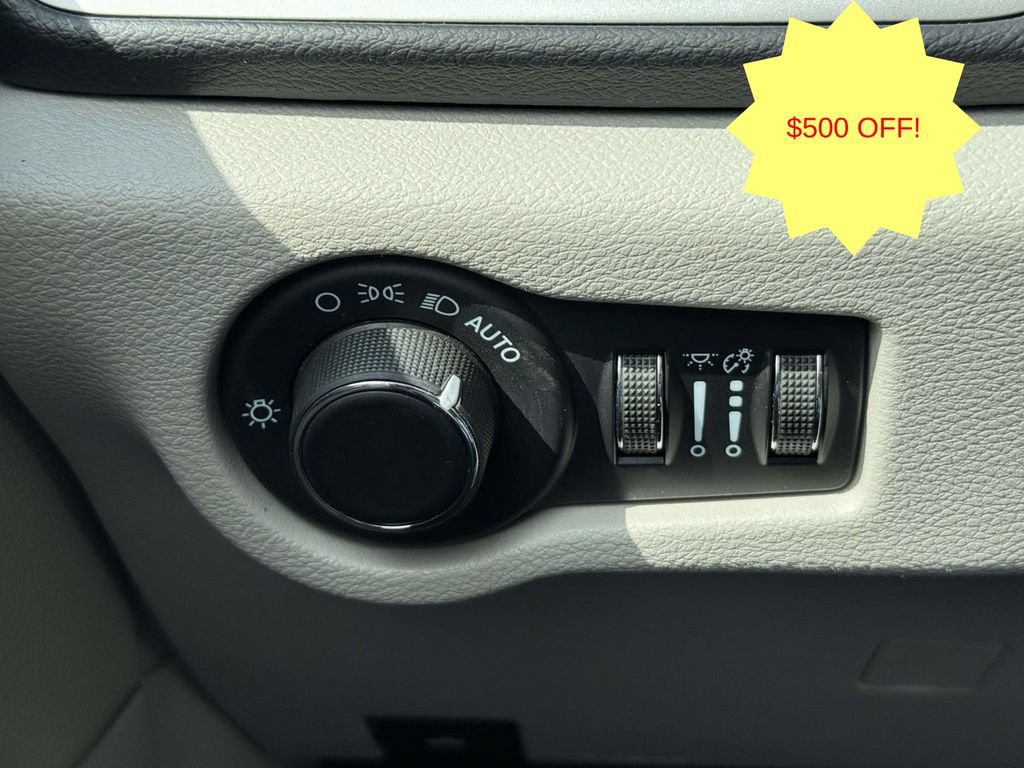 Used 2022 Chrysler Voyager LX FWD image 24