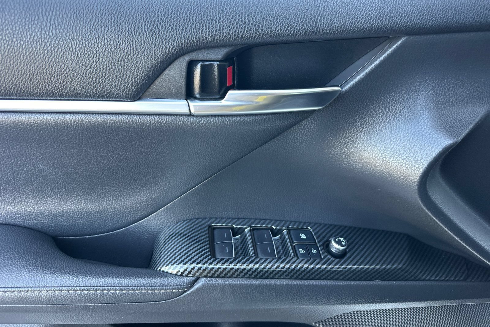 Used 2022 Toyota Camry XSE FWD image 8