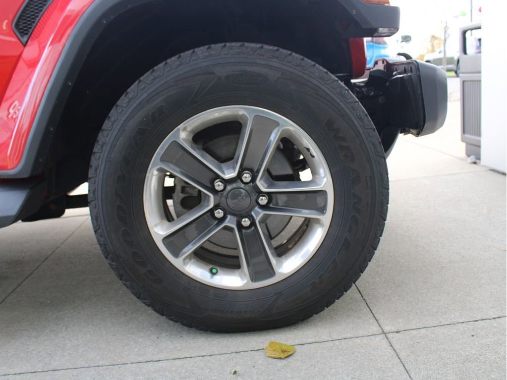 Used 2018 Jeep Wrangler Unlimited Sahara w/ Dual Top Group image 12