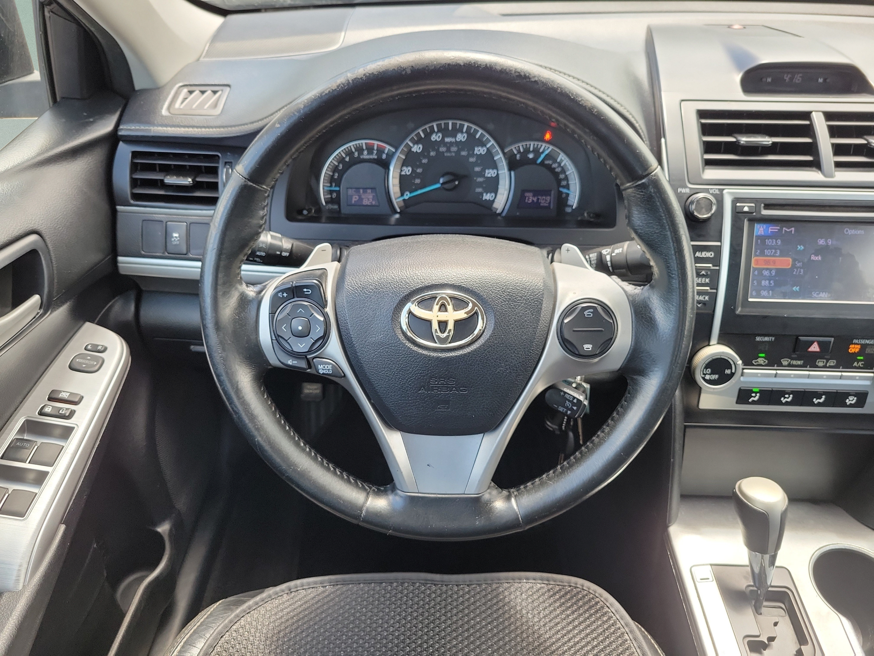 Used 2014 Toyota Camry SE FWD image 12