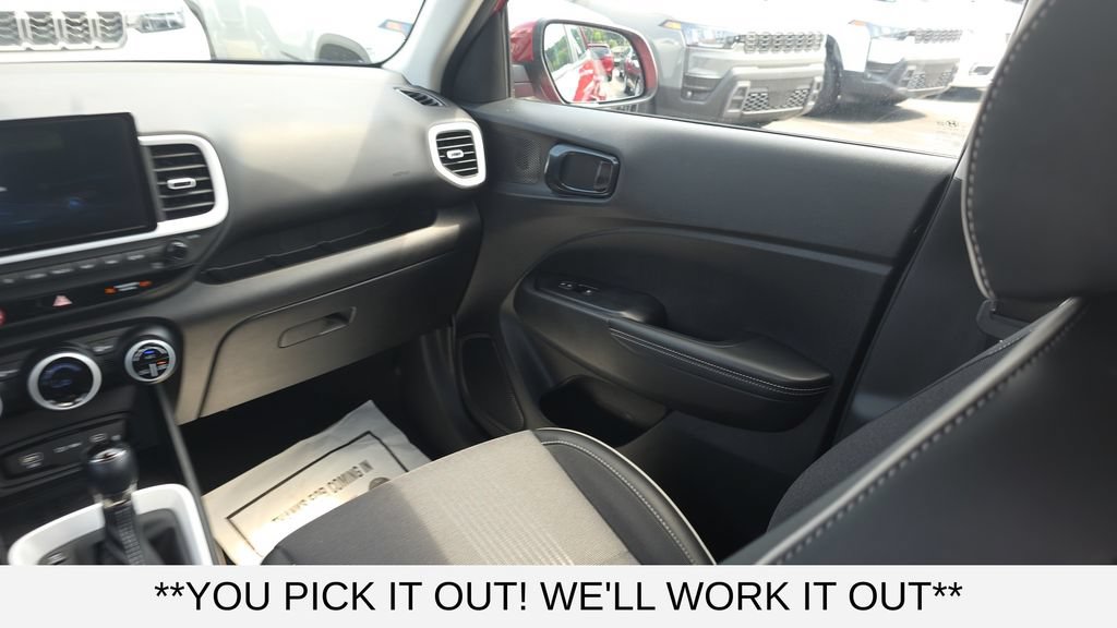 Used 2025 Hyundai Venue Limited FWD image 28