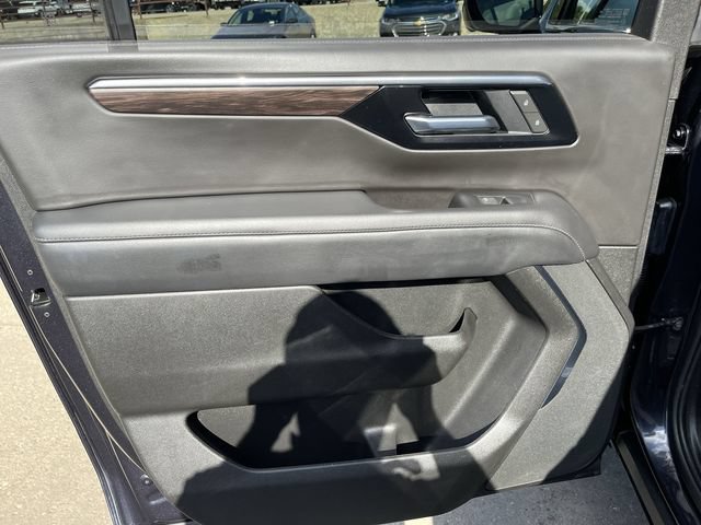 Used 2025 Chevrolet Suburban Z71 AWD/4WD image 12
