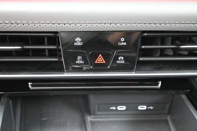Used 2024 Volkswagen Atlas Peak Edition SE AWD/4WD image 23