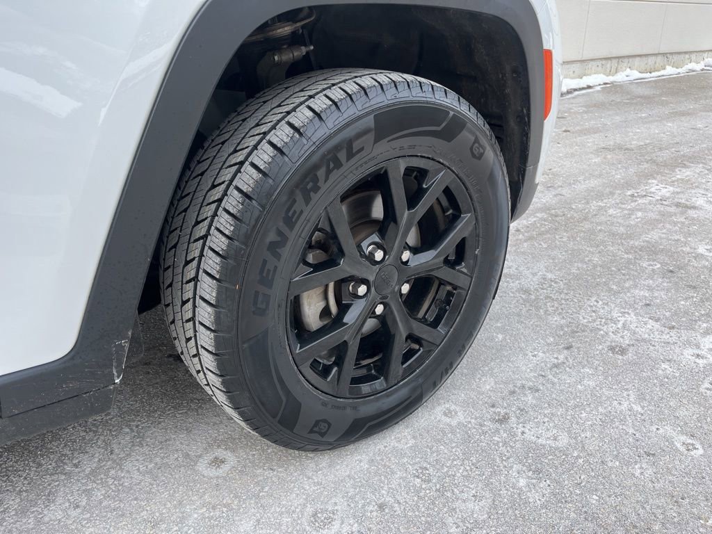 Used 2024 Jeep Grand Cherokee Altitude image 10