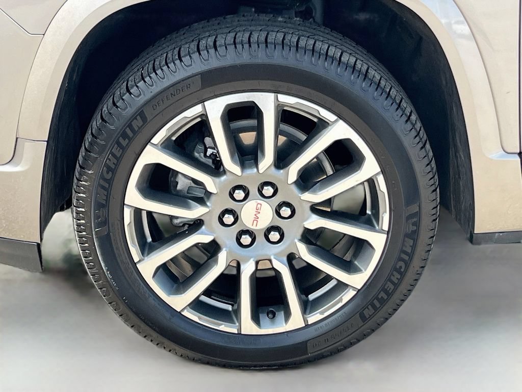 Used 2023 GMC Acadia Denali w/ Denali Technology Package FWD image 33