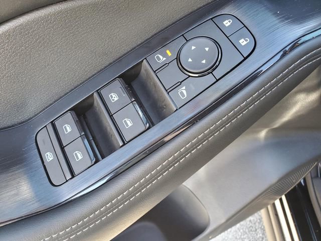 Certified 2025 Nissan Rogue SV image 18