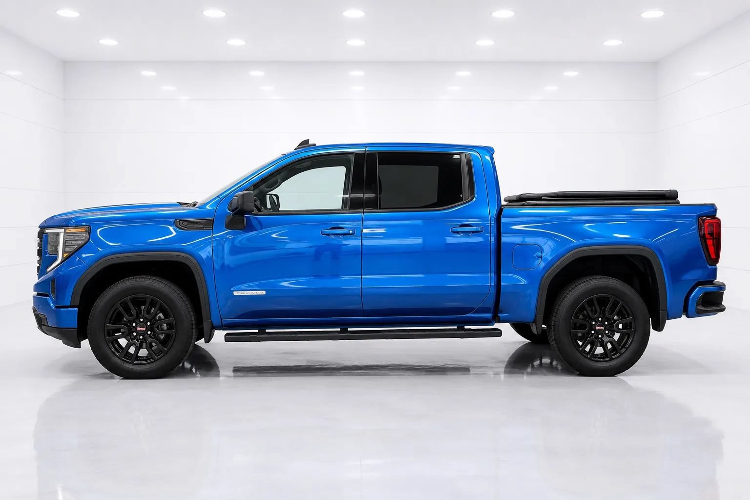 Used 2023 GMC Sierra 1500 Elevation AWD/4WD image 2