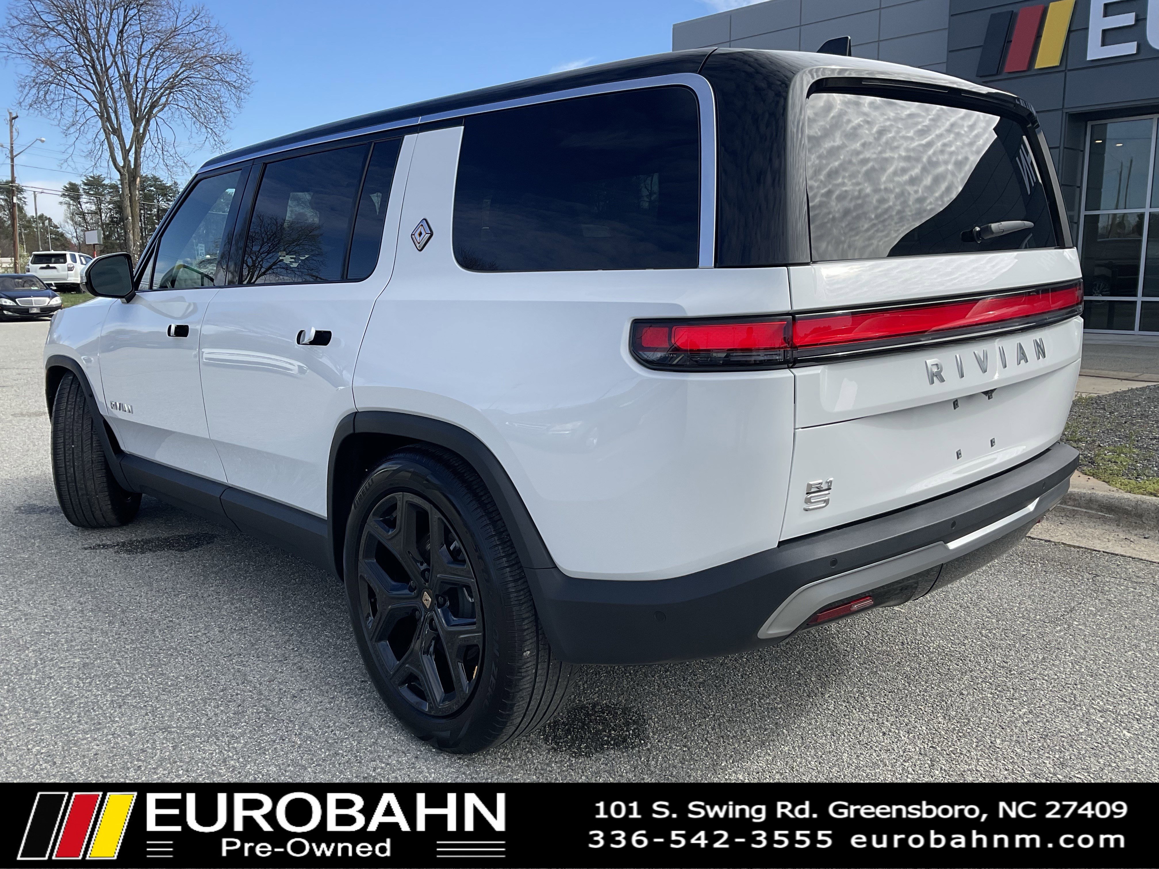 Used 2024 Rivian R1S Adventure image 3