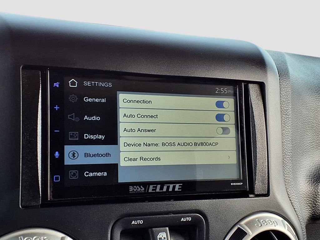 Used 2016 Jeep Wrangler Unlimited Sahara w/ Max Tow Package image 11