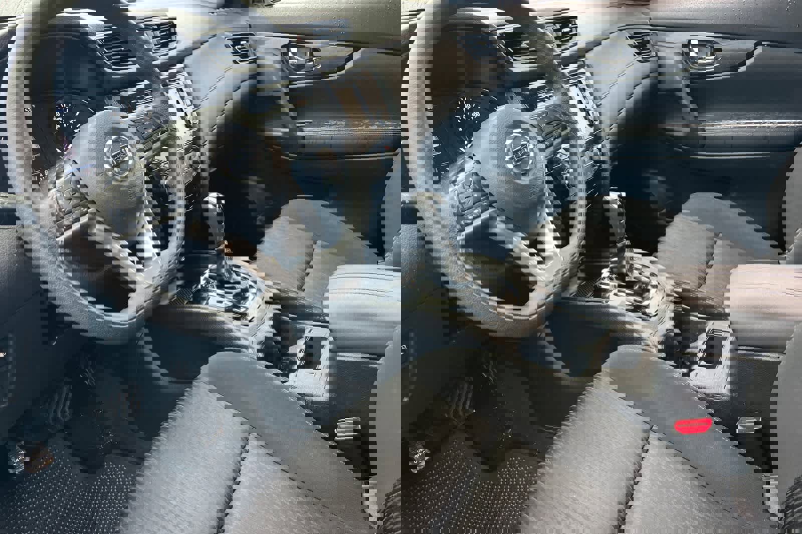 Used 2018 Nissan Rogue S image 12