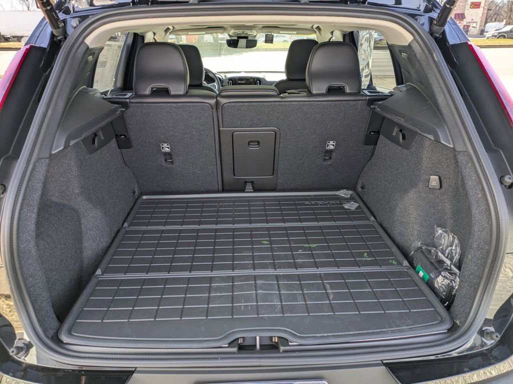 New 2025 Volvo XC40 B5 Plus w/ Protection Package Premier image 13
