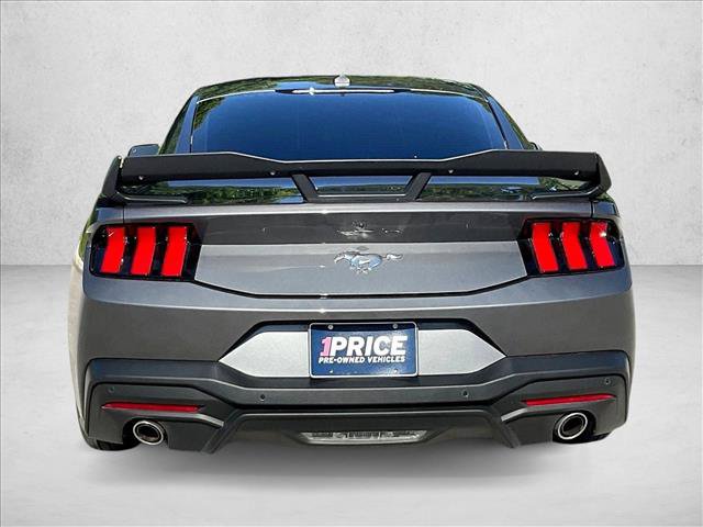 Used 2025 Ford Mustang Coupe RWD image 4