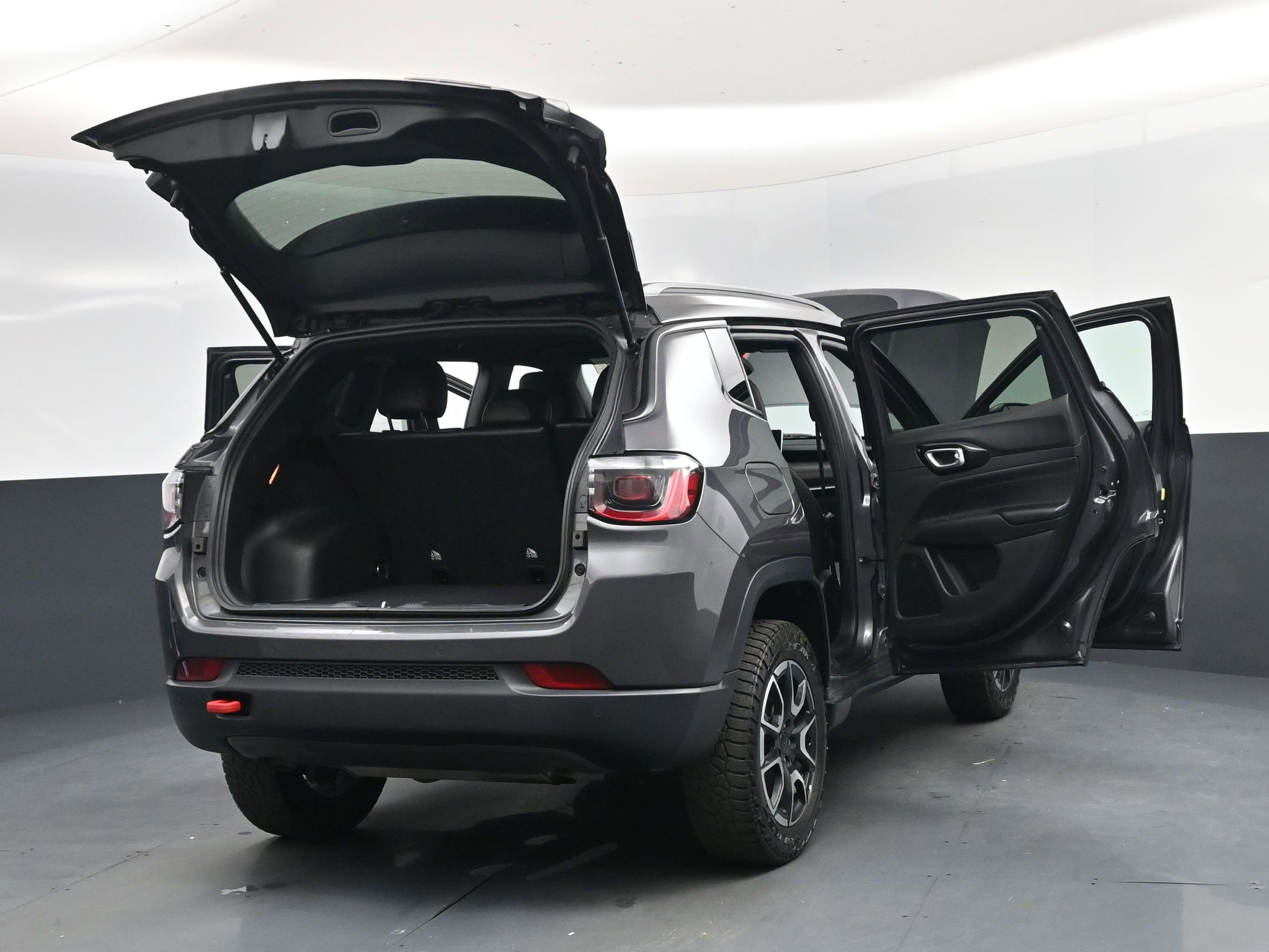 Used 2024 Jeep Compass Trailhawk image 19