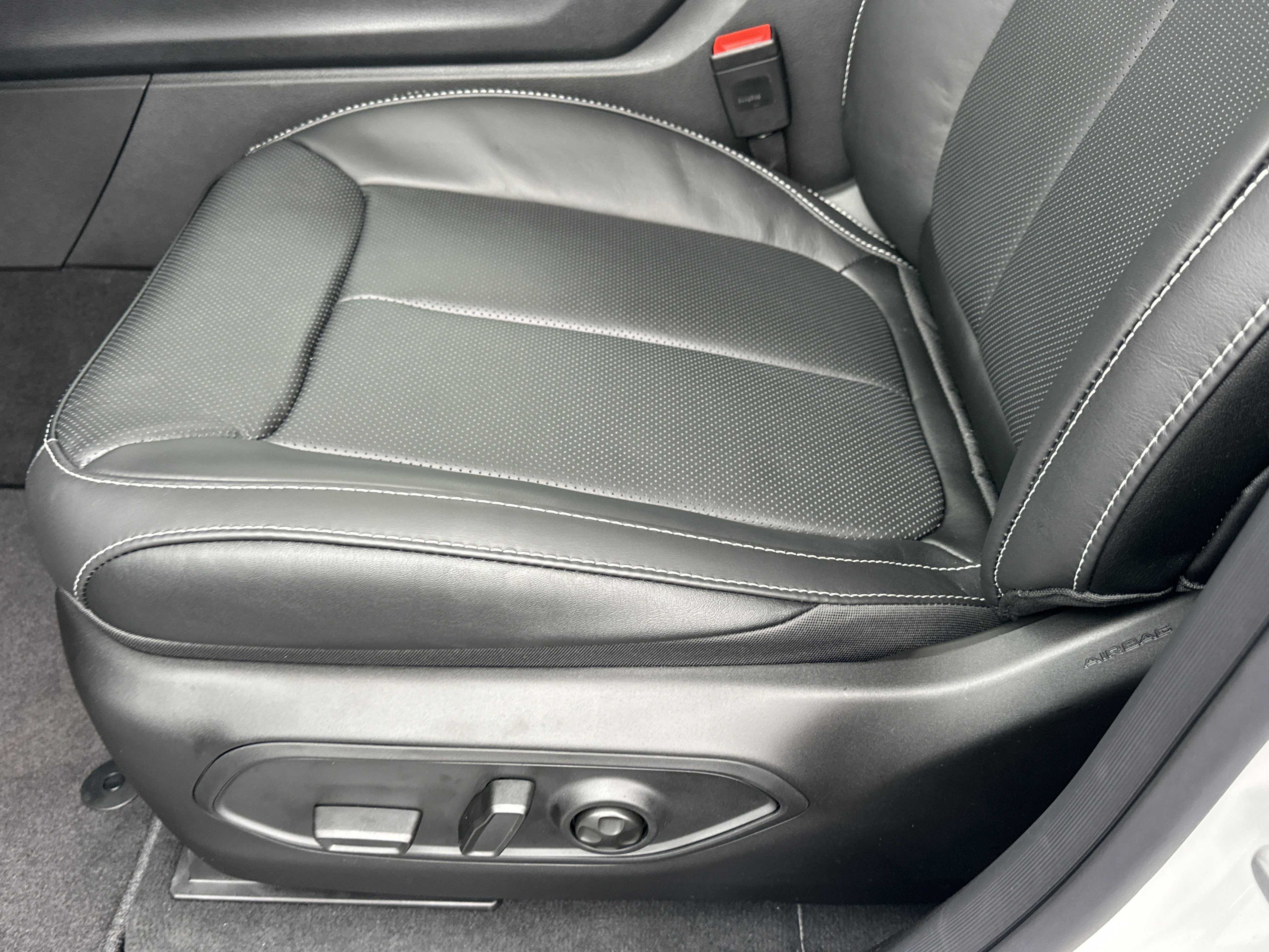 New 2026 Jeep Grand Cherokee Limited Reserve image 28