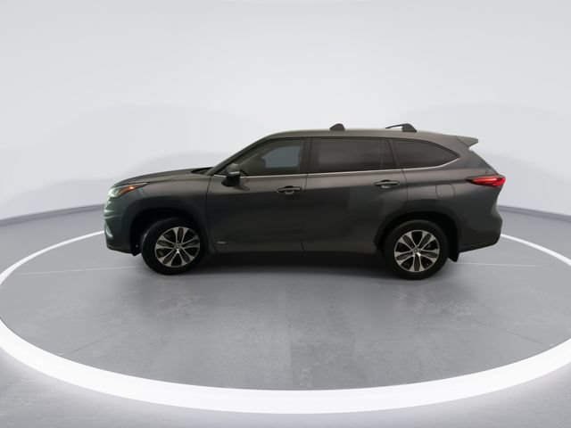 Used 2025 Toyota Highlander XLE AWD/4WD image 5