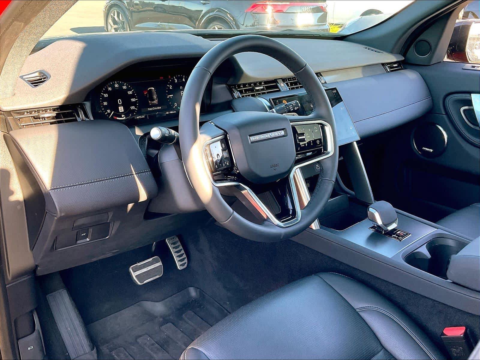 Used 2025 Land Rover Discovery Sport Dynamic SE AWD/4WD image 17