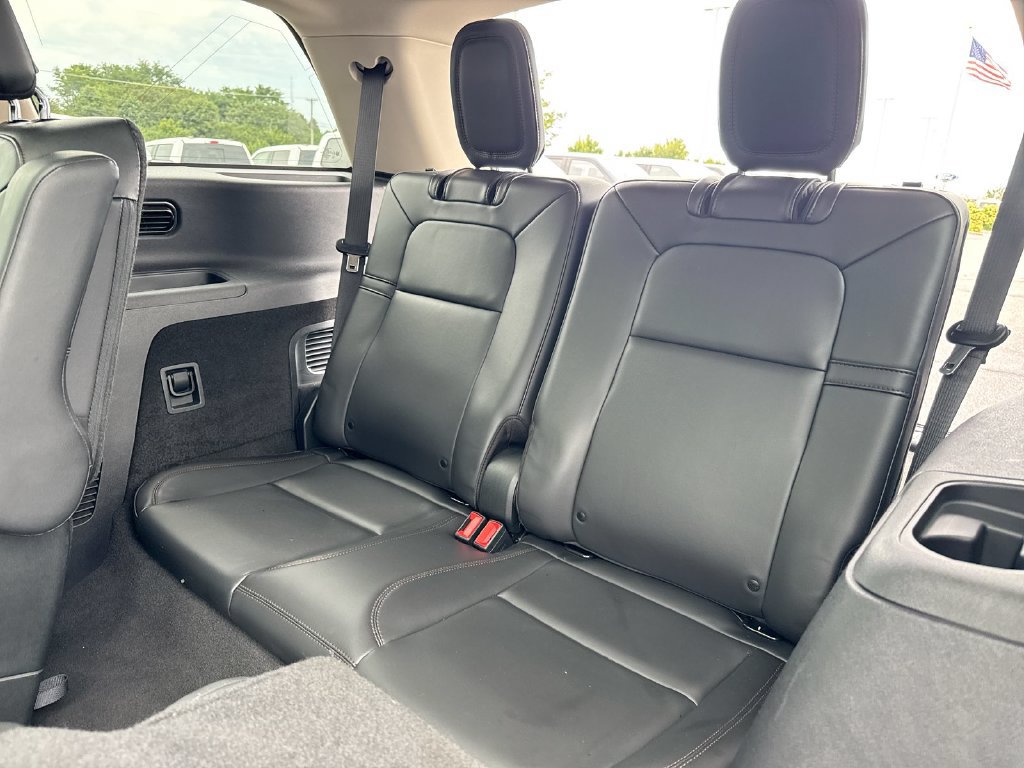 Used 2023 Lincoln Aviator AWD w/ Premium Package image 25