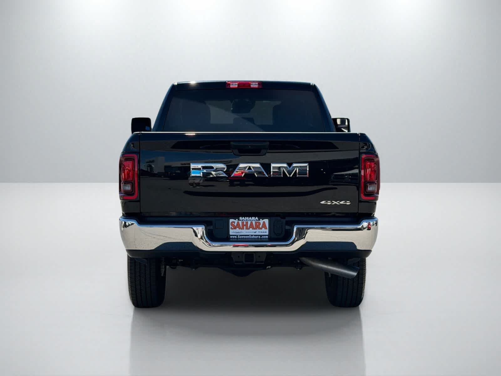 Used 2025 RAM 2500 Tradesman w/ Chrome Appearance Group AWD/4WD image 5