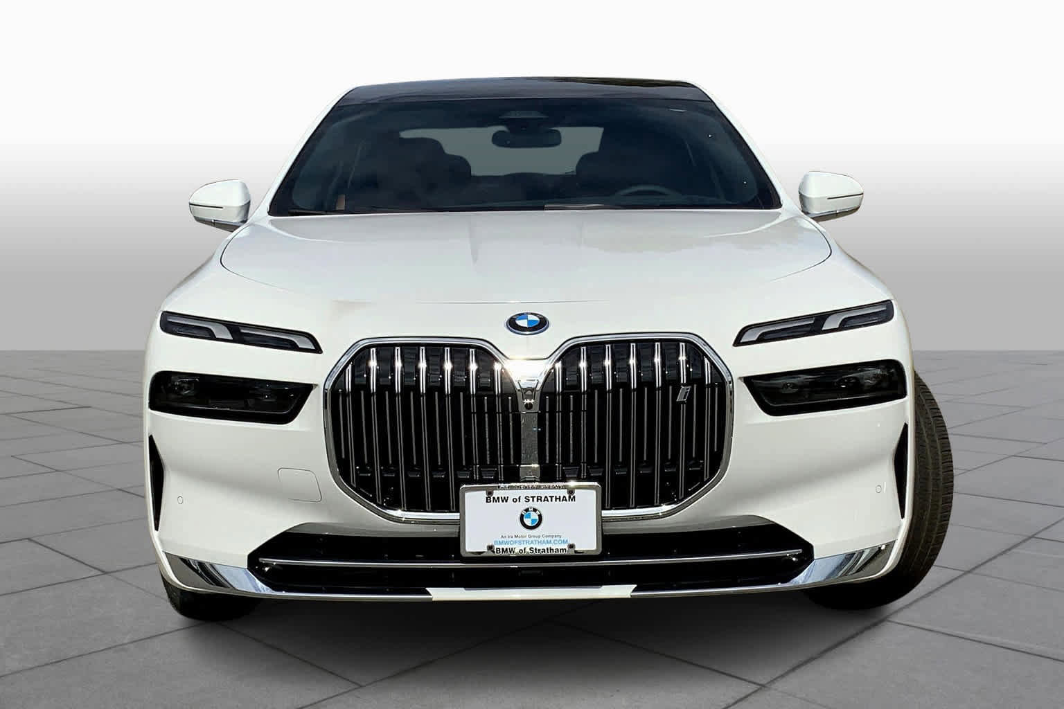 Certified 2024 BMW i7 xDrive60 w/ Premium Package 2 image 3