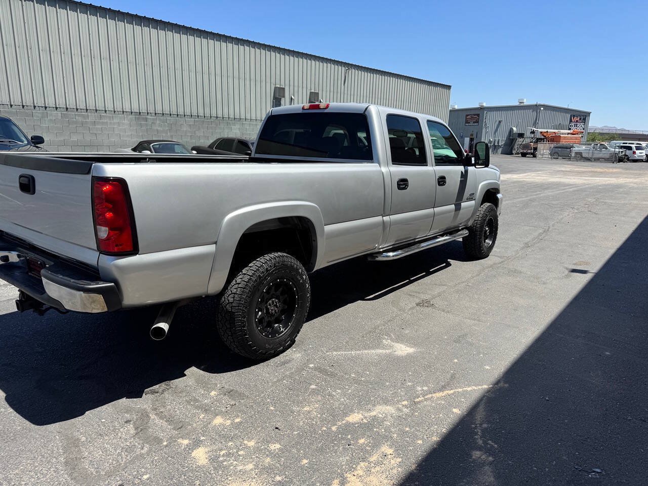 Used 2006 Chevrolet Silverado 3500 LT w/ Heavy-Duty Power Package AWD/4WD image 10