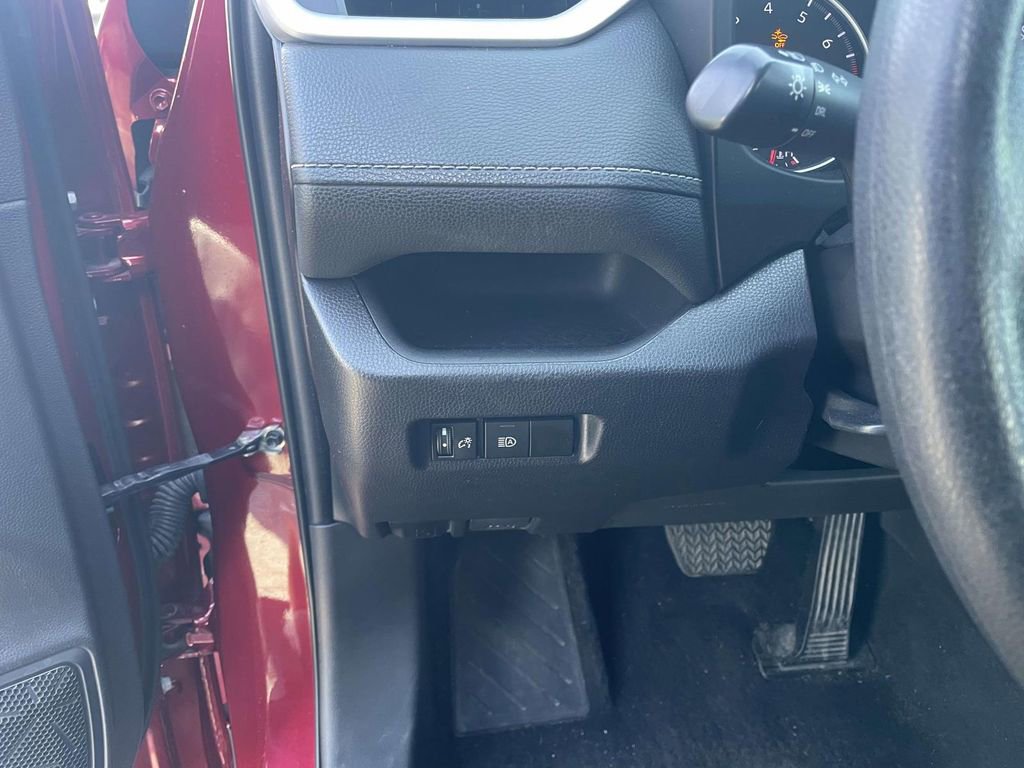Used 2022 Toyota RAV4 LE image 28