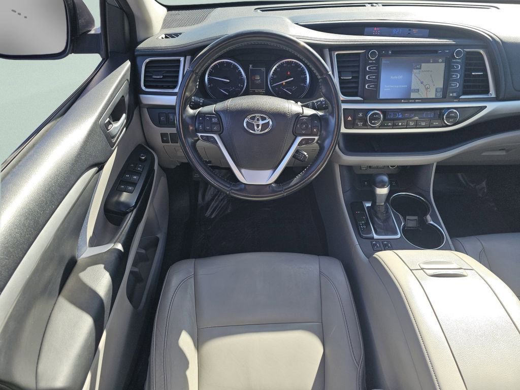 Used 2018 Toyota Highlander XLE AWD/4WD image 4