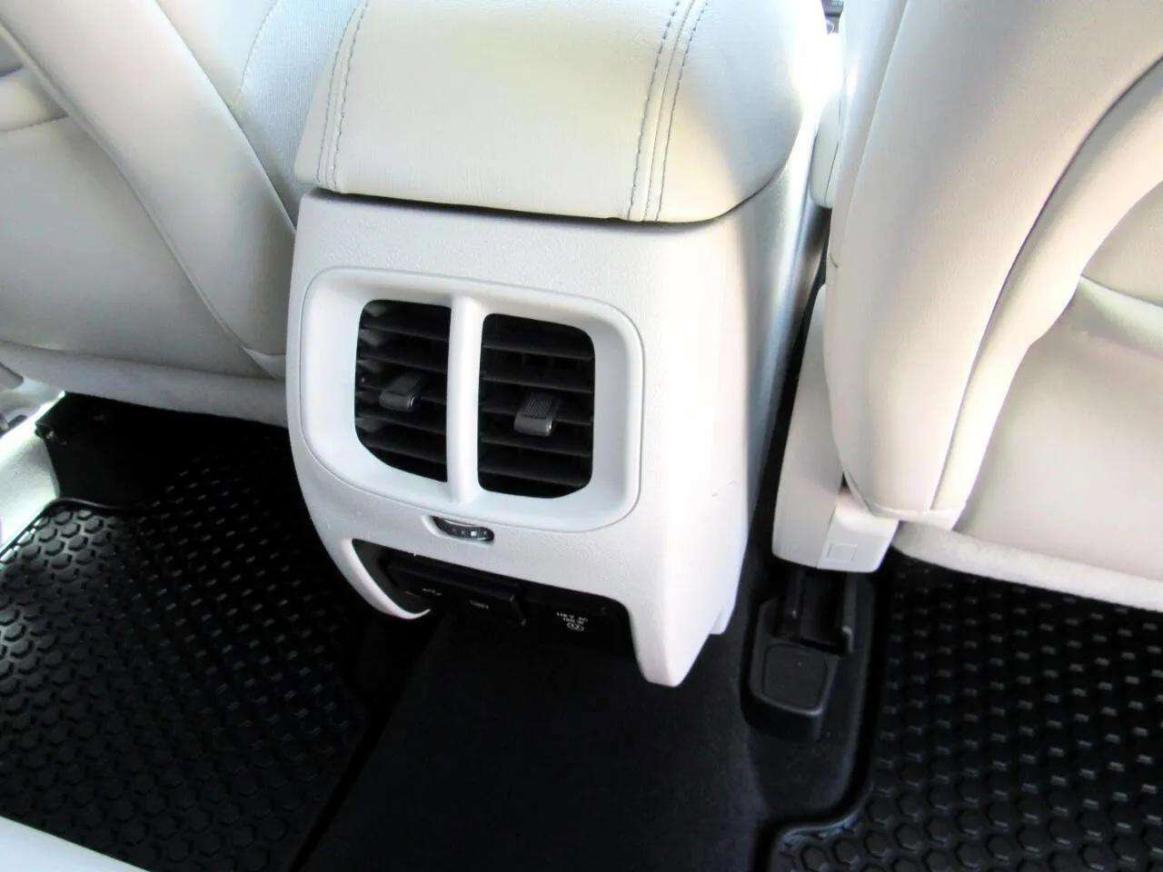 Used 2020 Jeep Cherokee Latitude Plus w/ Comfort/Convenience Group image 37