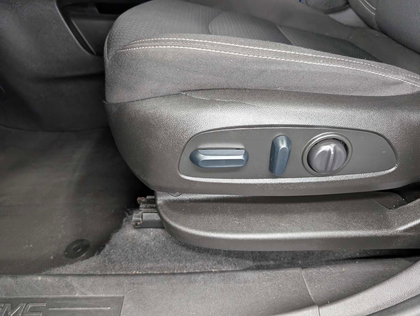 Used 2022 GMC Terrain SLE w/ Driver Convenience Package image 38