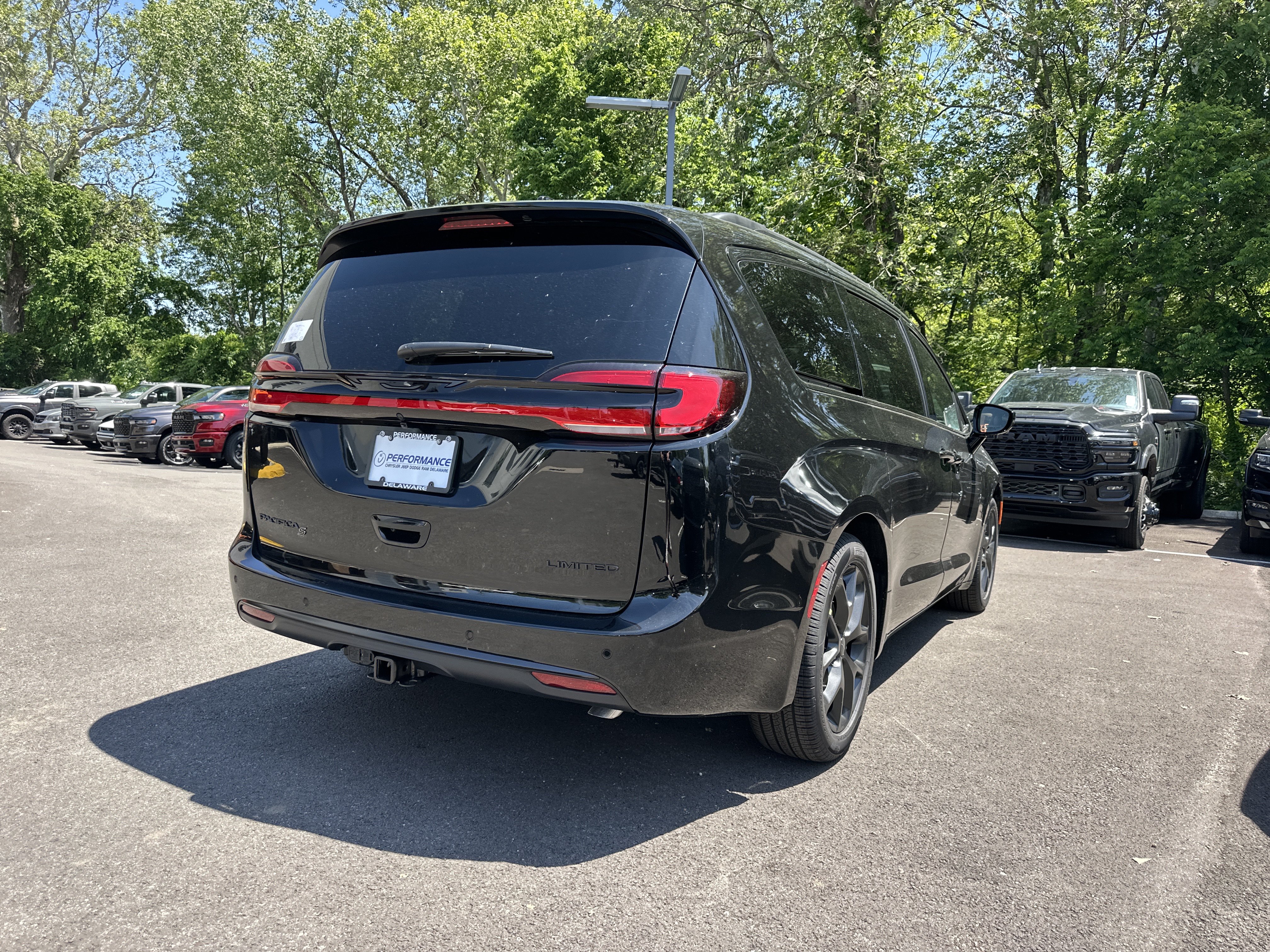 New 2027 Chrysler Pacifica Limited FWD image 17