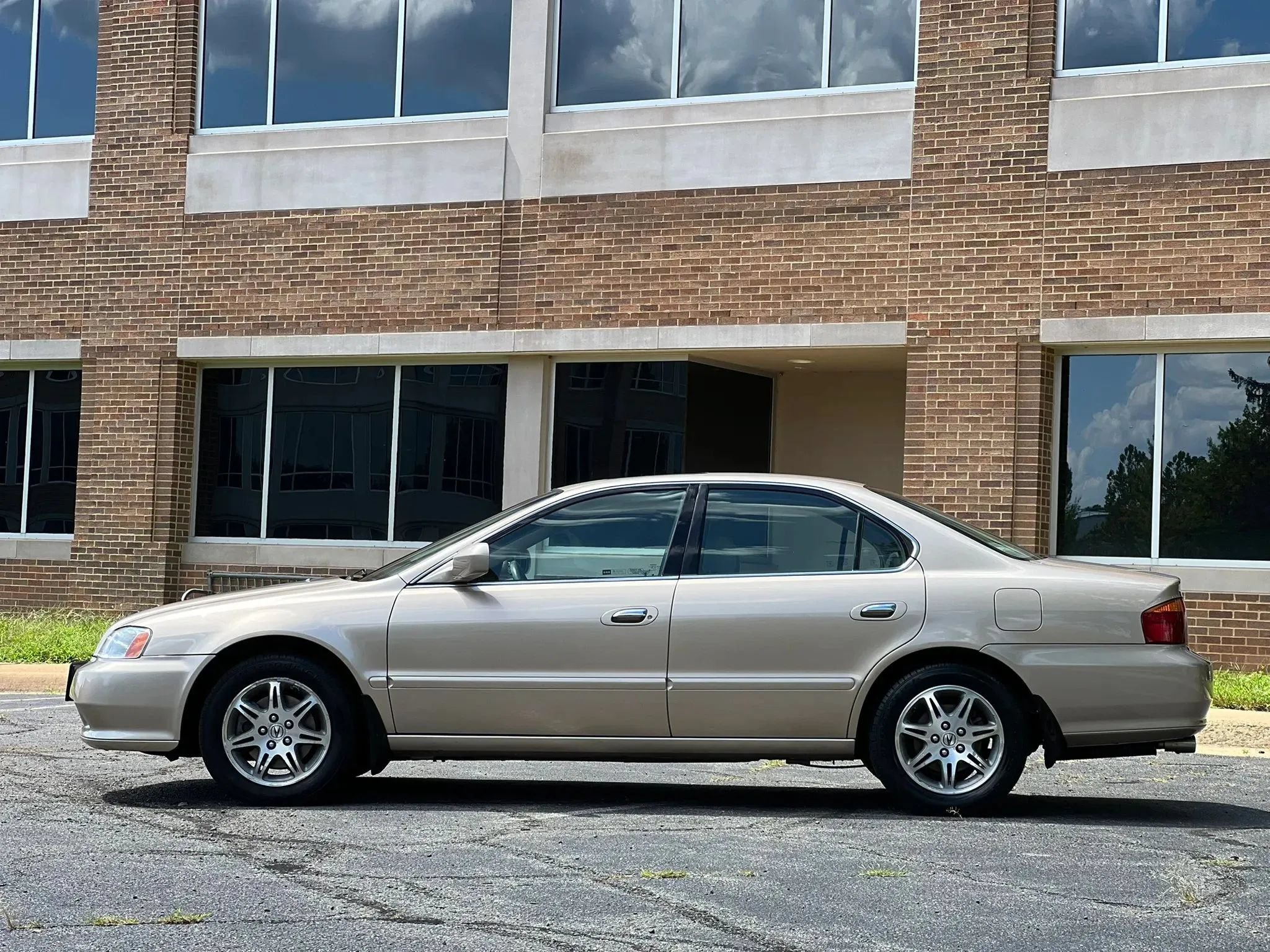 Used 2000 Acura TL FWD image 2