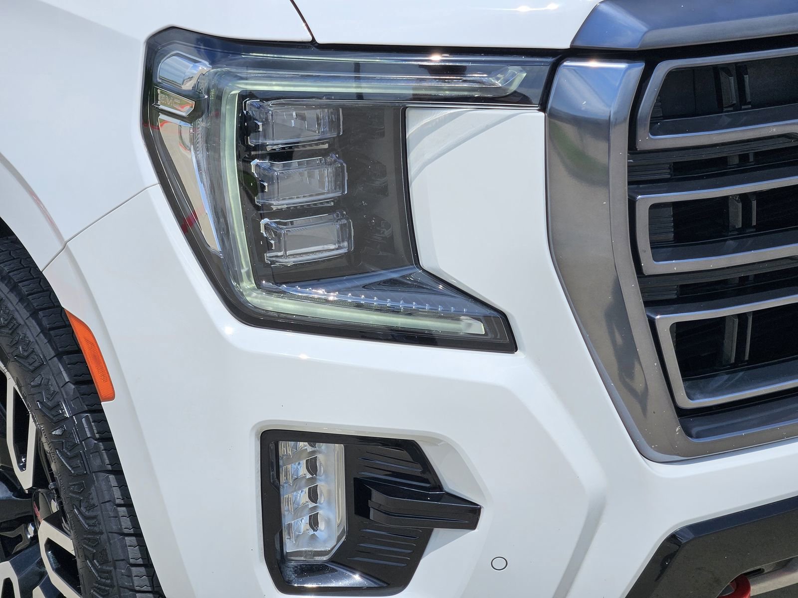 Used 2024 GMC Yukon XL AT4 w/ AT4 Premium Package AWD/4WD image 10