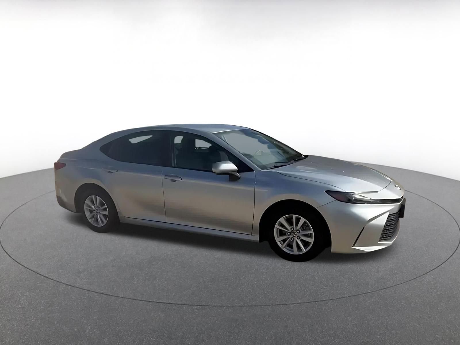 Used 2025 Toyota Camry LE image 2