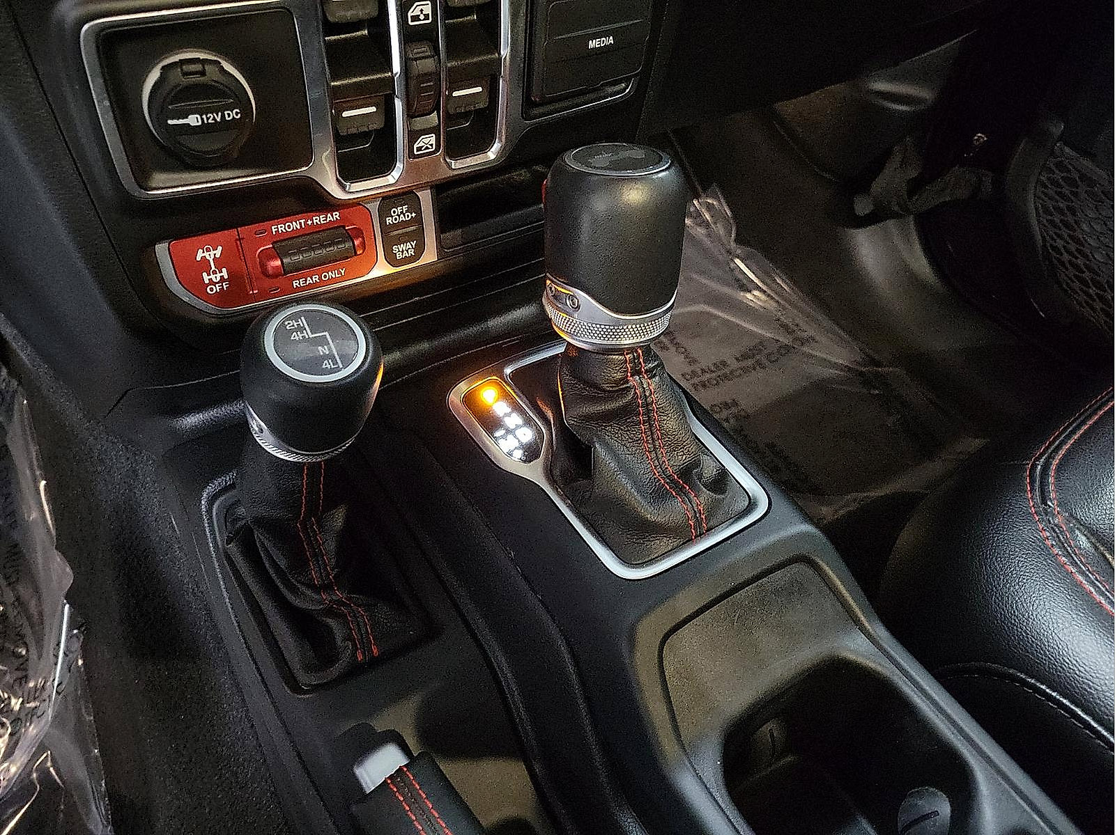 Used 2022 Jeep Wrangler Unlimited Rubicon w/ Cold Weather Group image 18