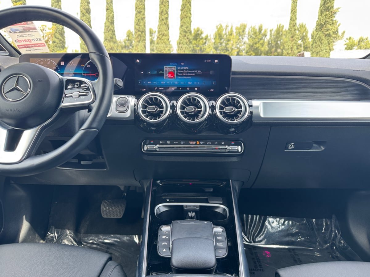 Used 2023 Mercedes-Benz EQB 300 4MATIC w/ Pinnacle Package image 15
