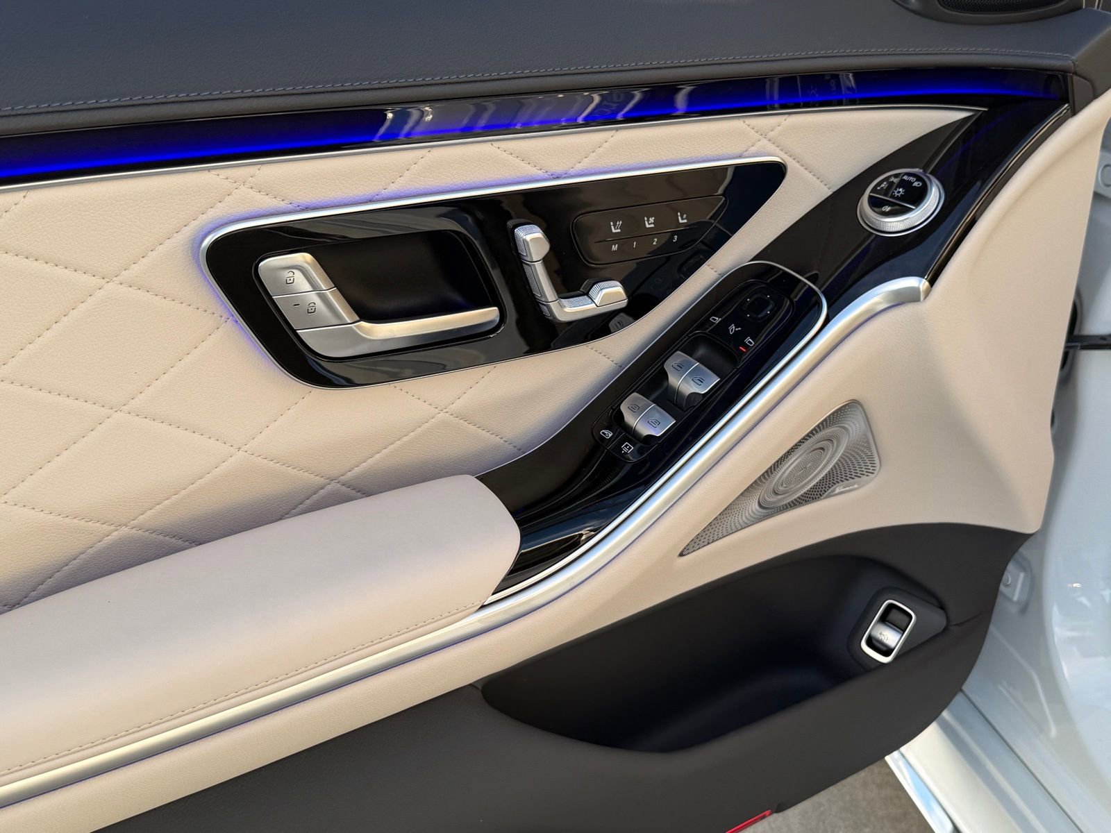 New 2026 Mercedes-Benz S 580e 4MATIC Sedan image 16