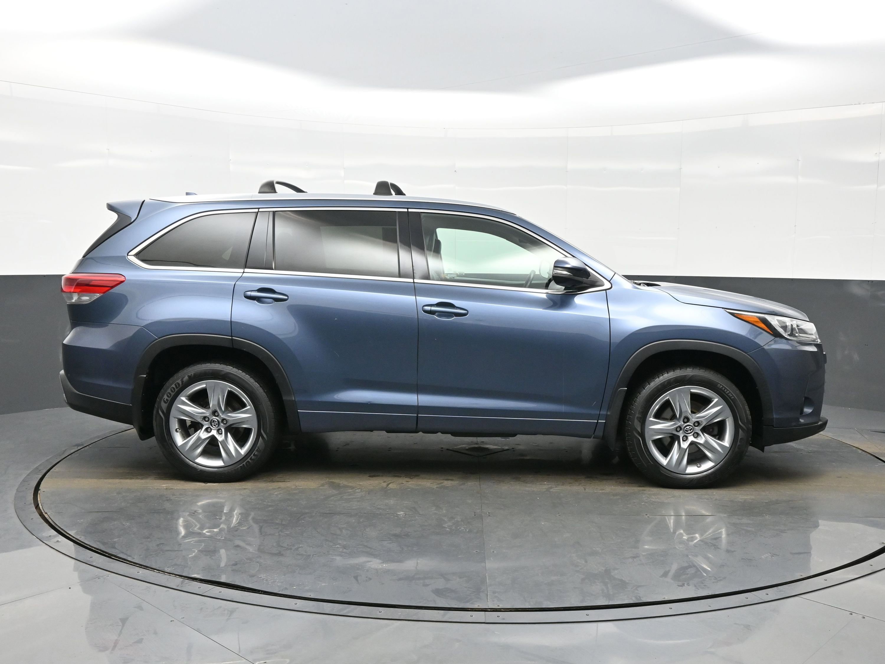 Used 2017 Toyota Highlander Limited image 7