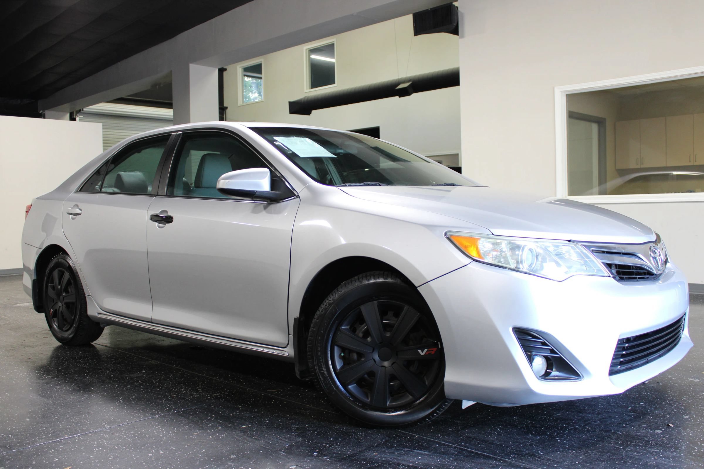 Used 2012 Toyota Camry LE FWD image 29