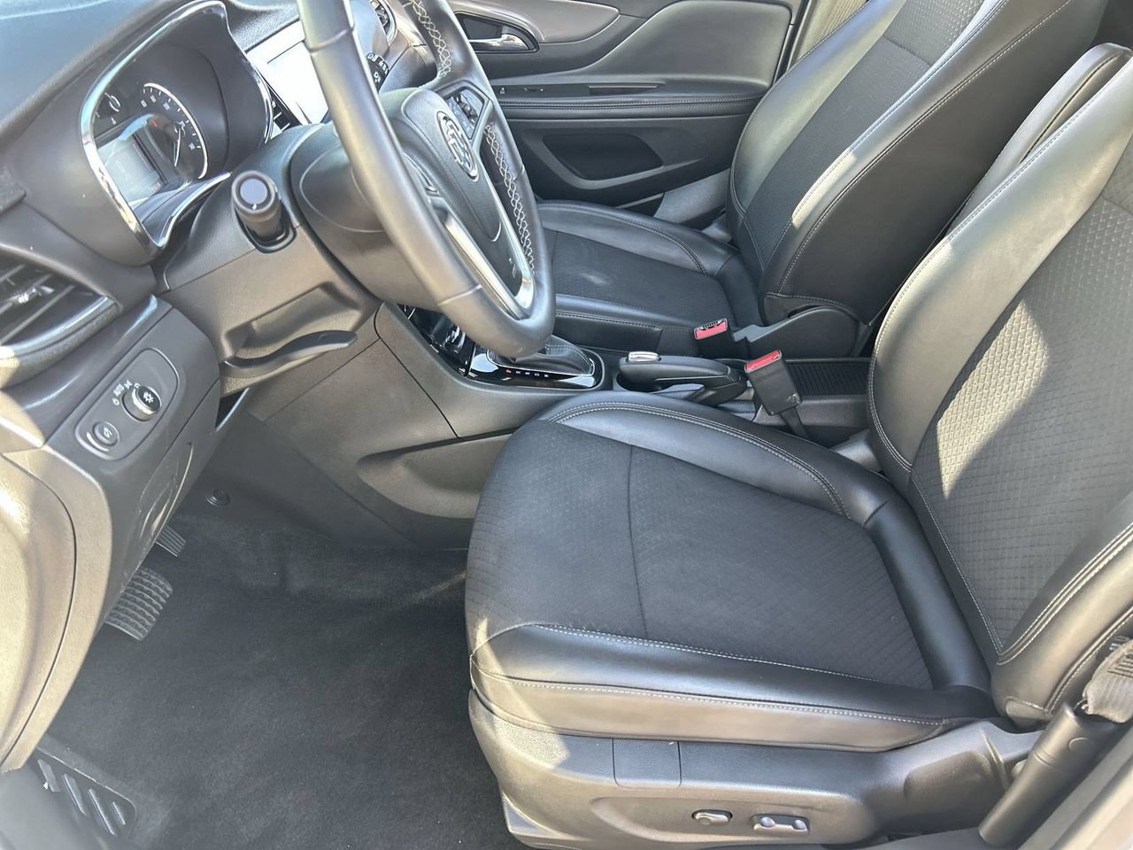 Used 2022 Buick Encore Preferred w/ Safety Package FWD image 17