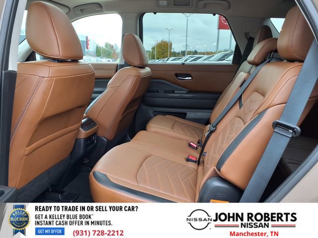Used 2024 Nissan Pathfinder Platinum w/ Cargo Package image 9