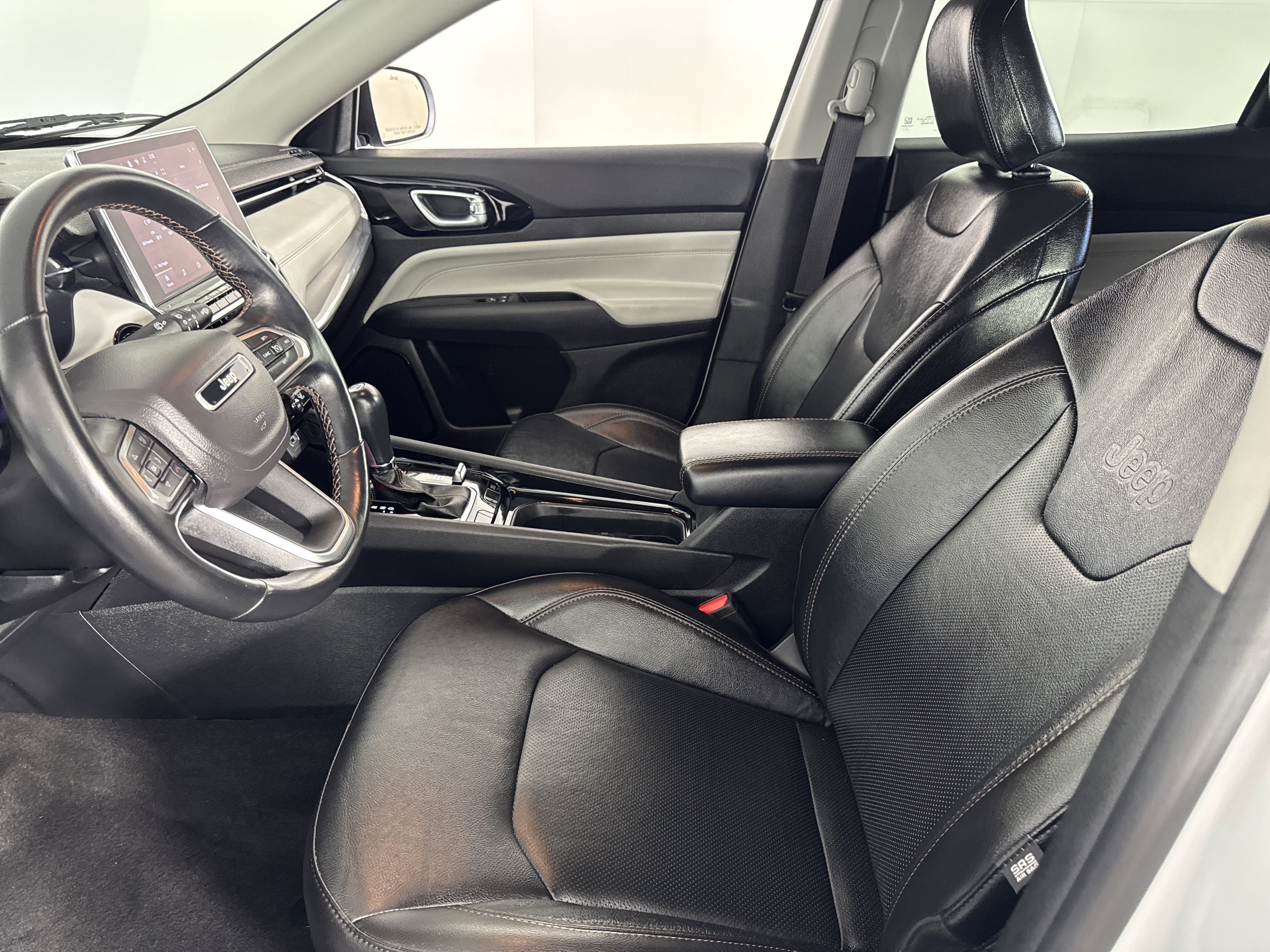 Used 2022 Jeep Compass Limited image 15