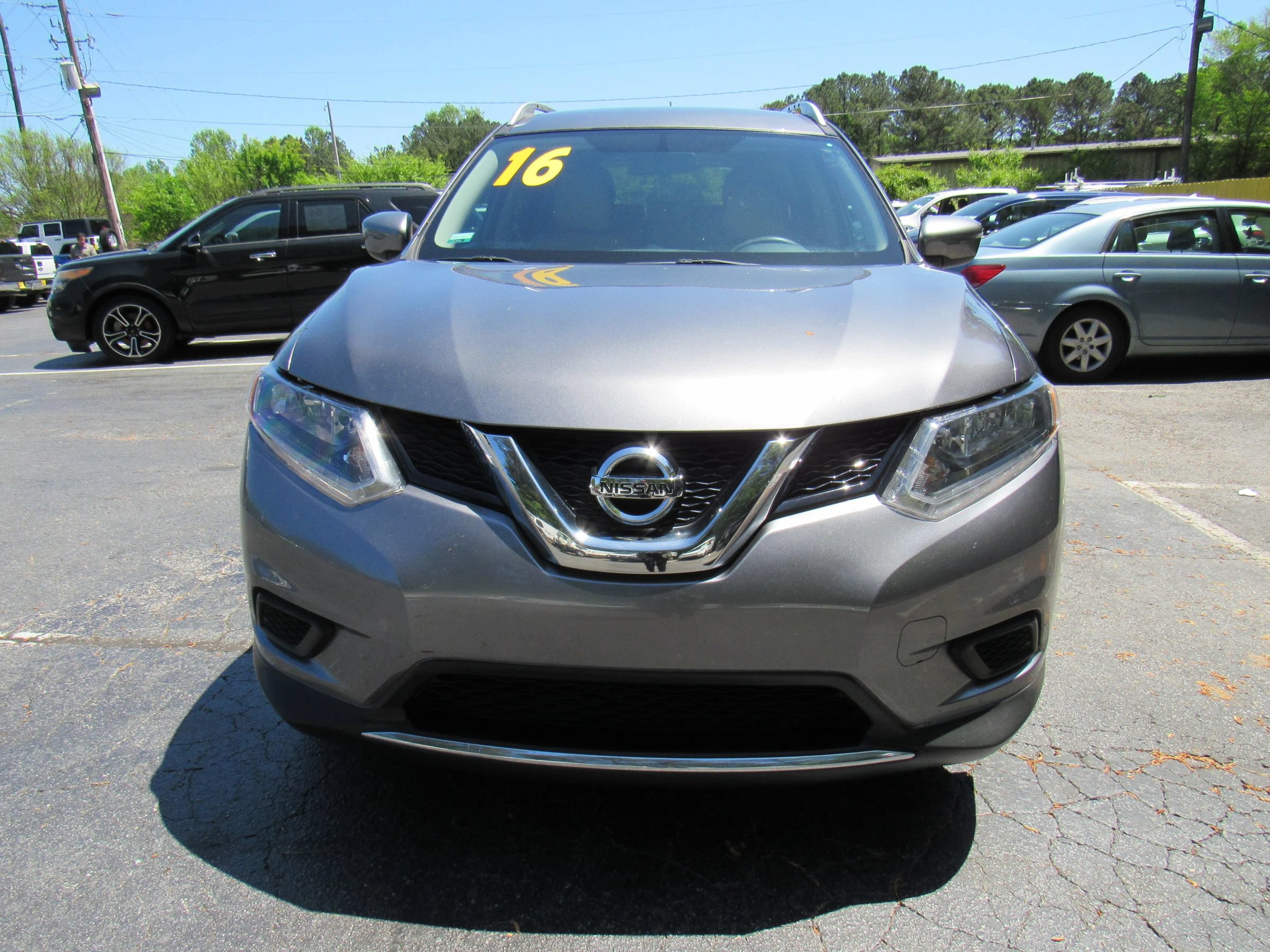Used 2016 Nissan Rogue SV FWD image 2